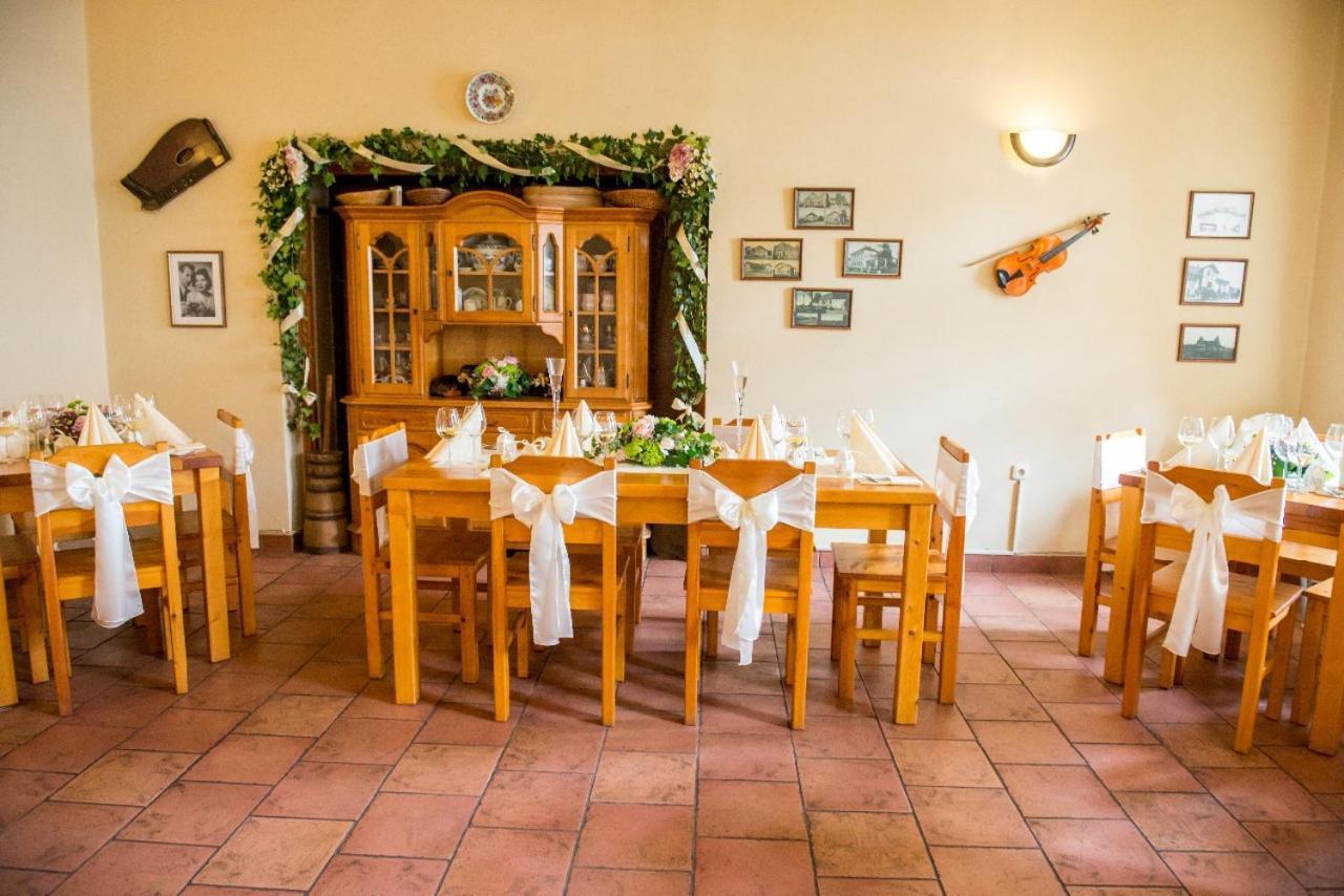 Penzion Restaurace u Helferů Libuň Esterno foto